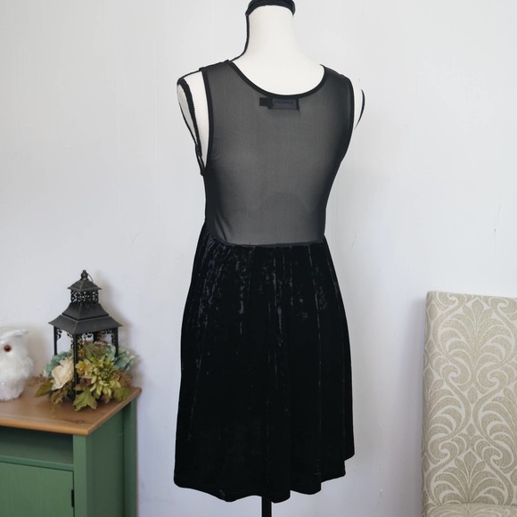 MINKPINK Sheer Mesh Back Crushed Velvet Mini Dress Sz XS Black Party Fit & Flare - Picture 2 of 6